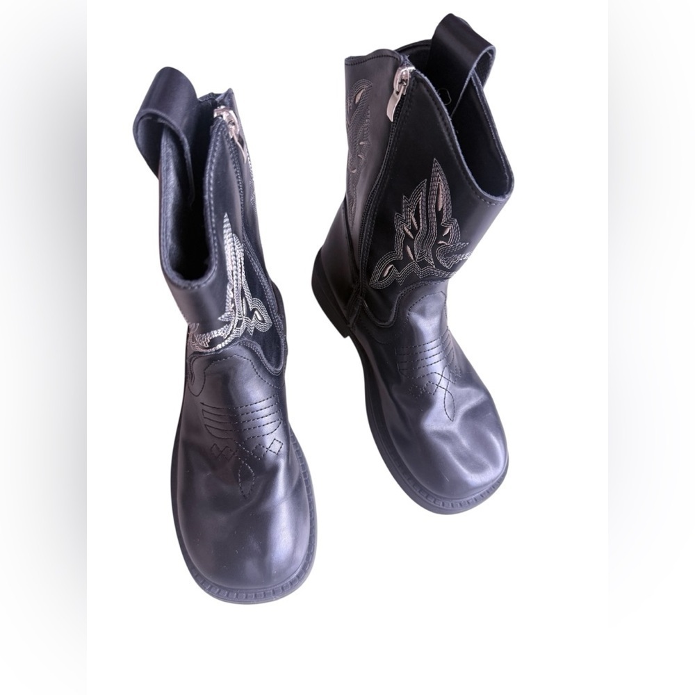Stylish Black Kids' Boots with Embroidery